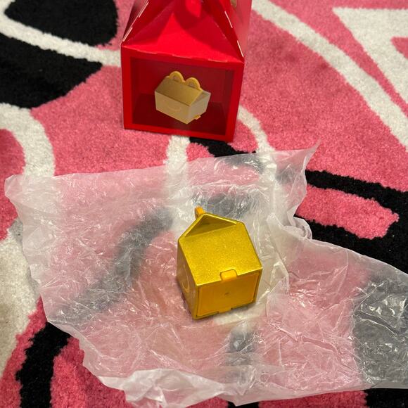 McDonald’s 2025 Gold Mini Happy Meal Box Toy - Picture 4 of 10